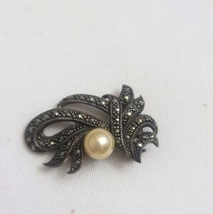 Vintage Sterling Silver Marcasite Floral Pearl Brooch Pin